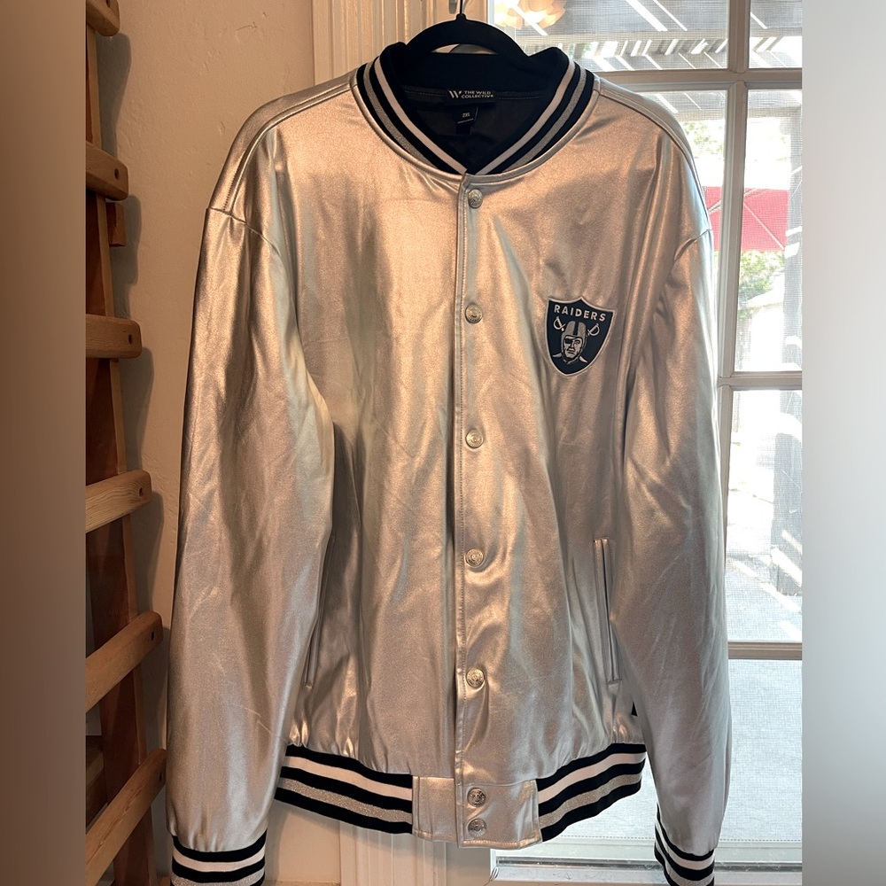 Las Vegas Raiders The Wild Collective Metallic Silver Bomber Jacket 2XL